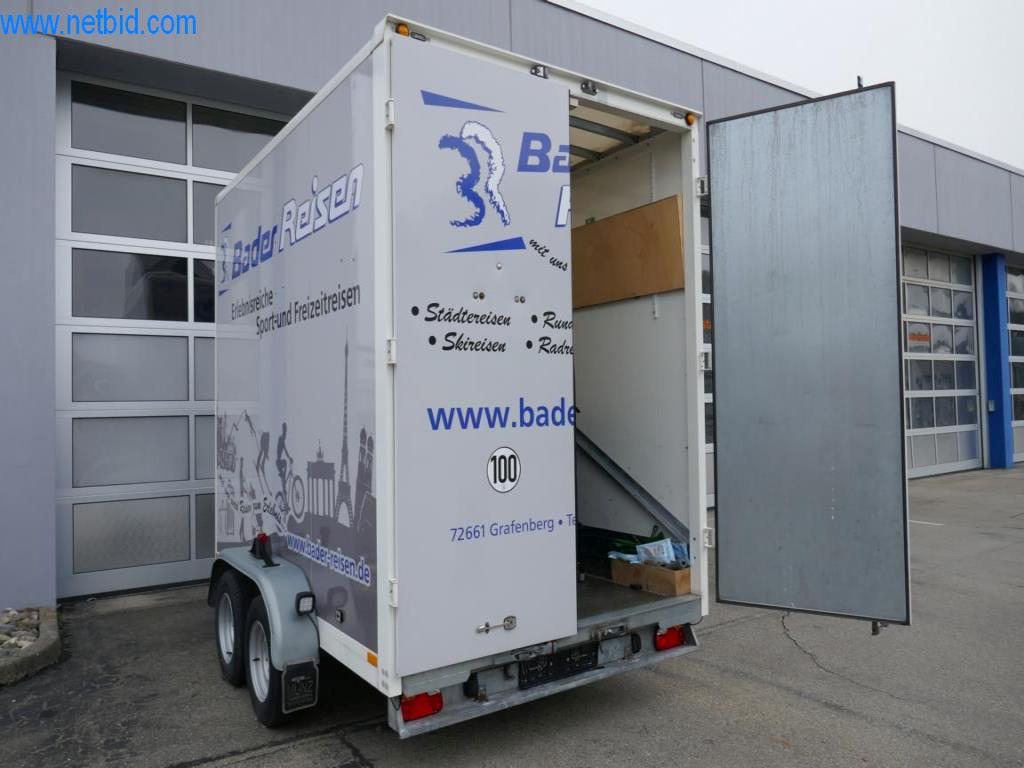 Dobro vzdrževani avtobusi, prikolice za prevoz avtobusov, operativna in poslovna oprema-1