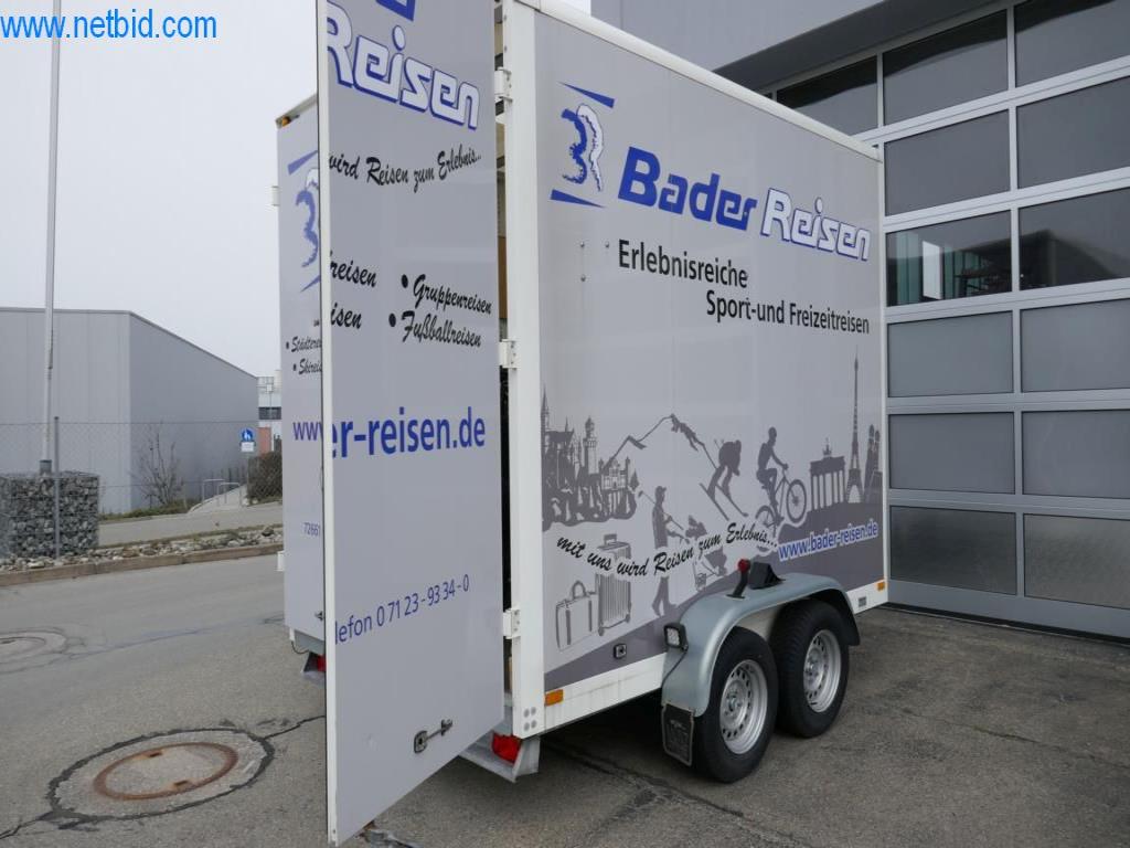 Dobro vzdrževani avtobusi, prikolice za prevoz avtobusov, operativna in poslovna oprema-2