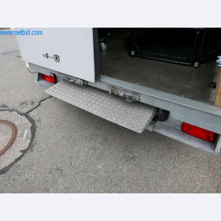 Dobro vzdrževani avtobusi, prikolice za prevoz avtobusov, operativna in poslovna oprema-7