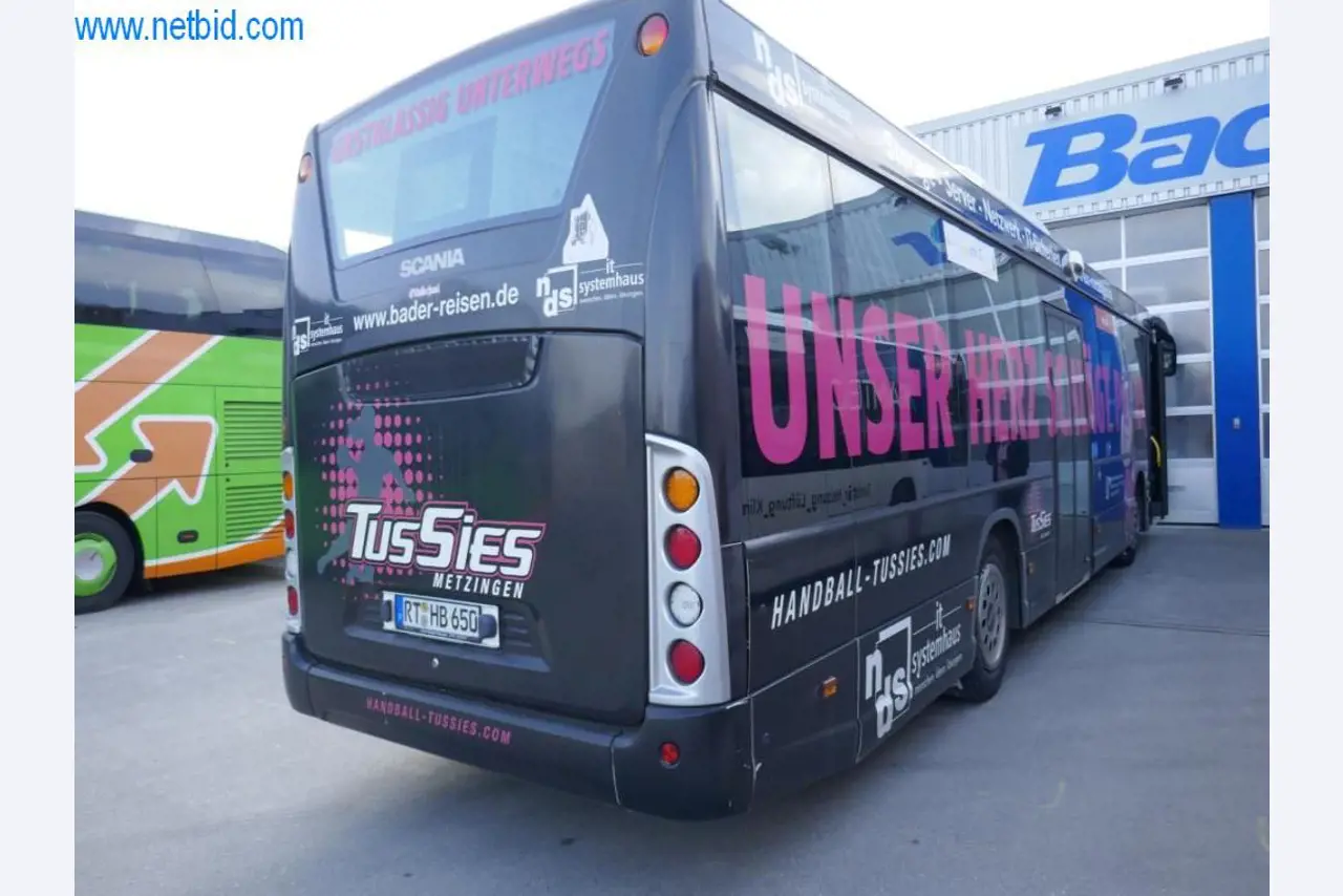 Gepflegte Linien- und Reisebusse, Bus-Transportanhänger, Betriebs- und Geschäftsausstattung-10