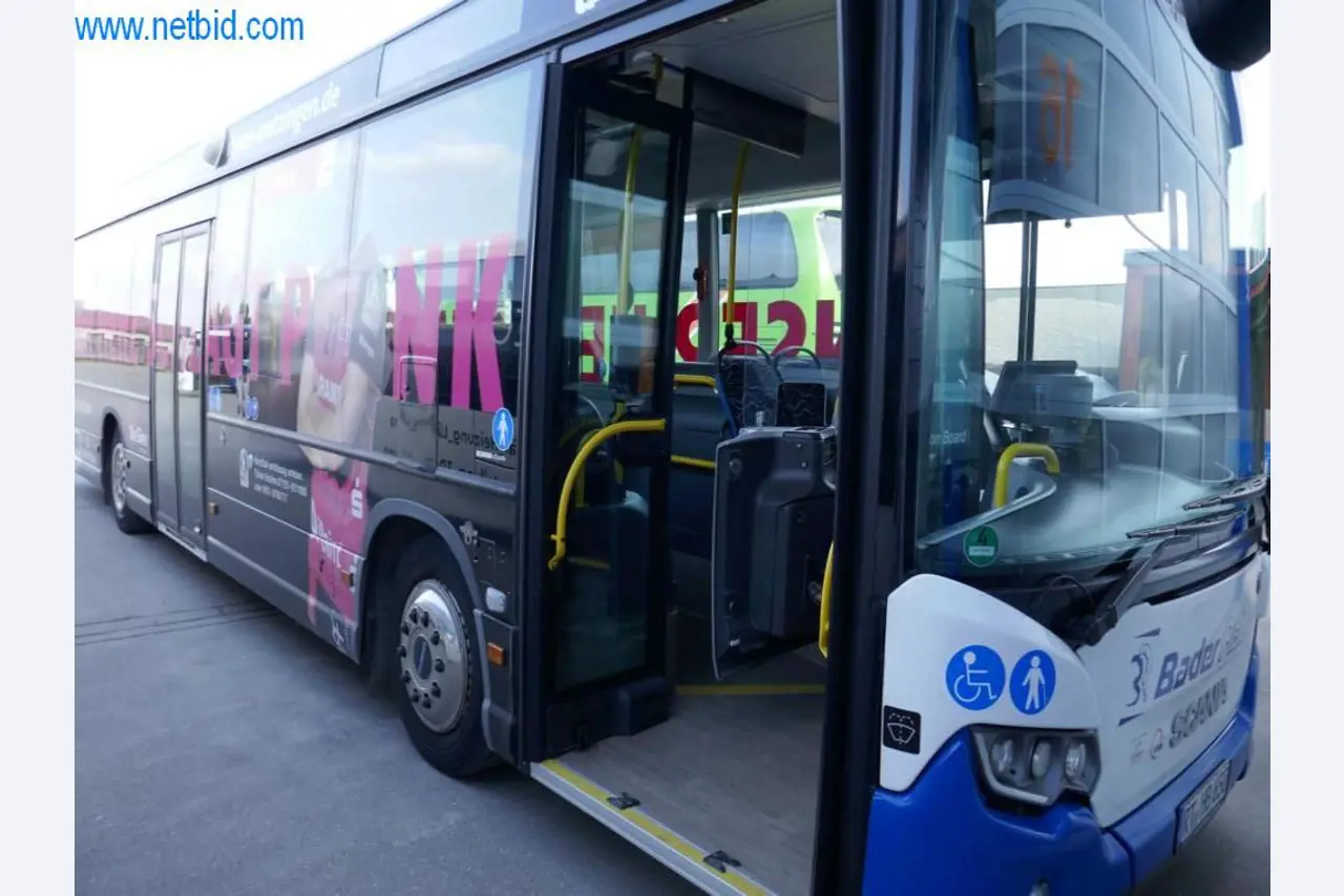 Gepflegte Linien- und Reisebusse, Bus-Transportanhänger, Betriebs- und Geschäftsausstattung-1