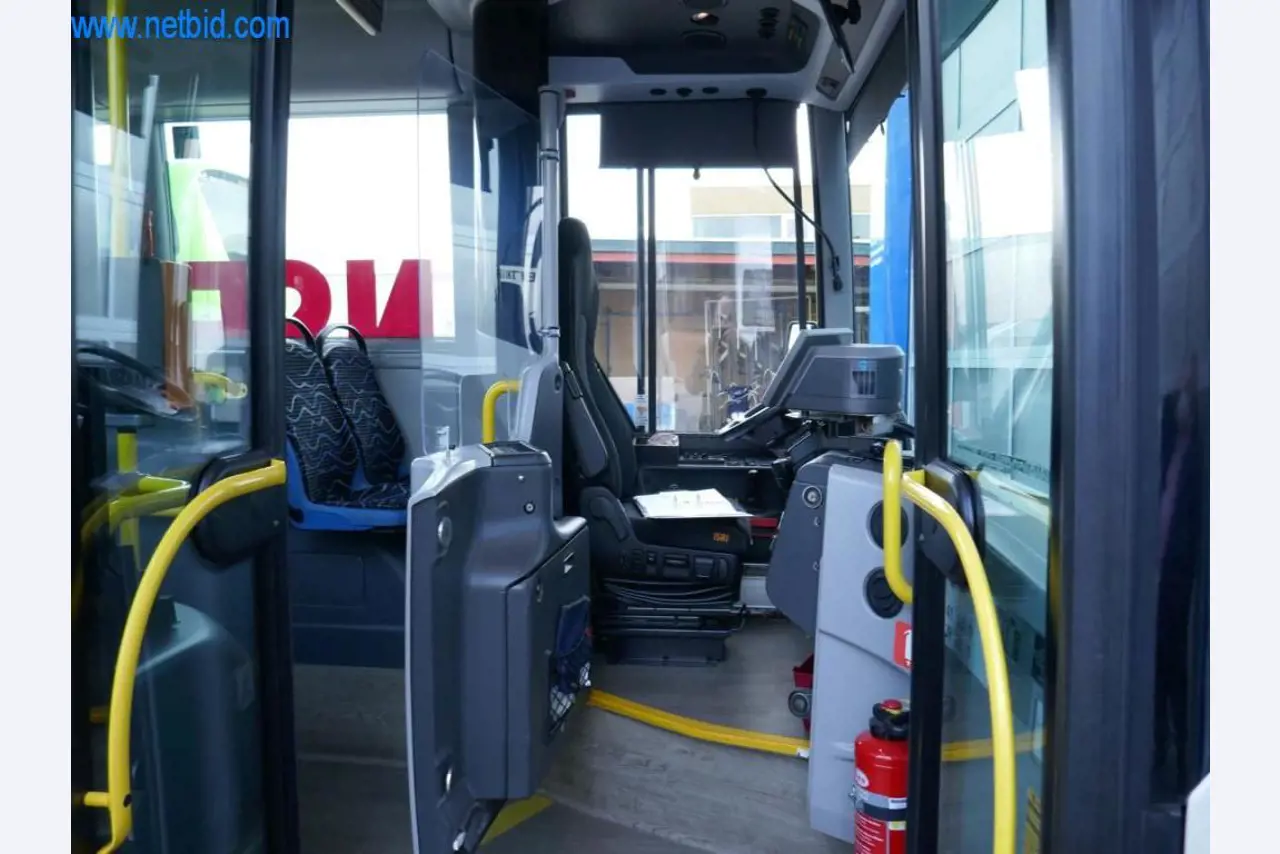 Gepflegte Linien- und Reisebusse, Bus-Transportanhänger, Betriebs- und Geschäftsausstattung-5
