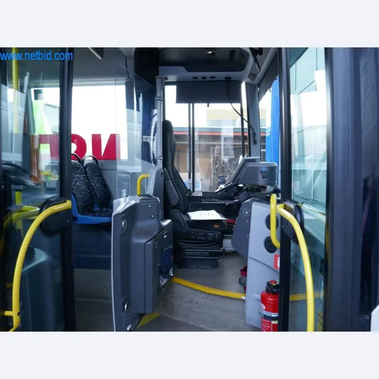 Gepflegte Linien- und Reisebusse, Bus-Transportanhänger, Betriebs- und Geschäftsausstattung-5