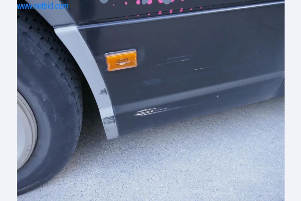 Gepflegte Linien- und Reisebusse, Bus-Transportanhänger, Betriebs- und Geschäftsausstattung-8