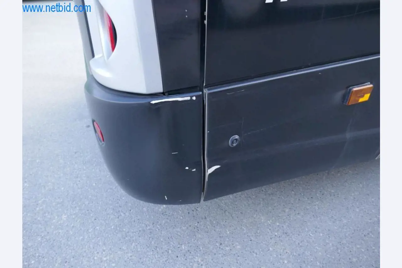 Gepflegte Linien- und Reisebusse, Bus-Transportanhänger, Betriebs- und Geschäftsausstattung-9