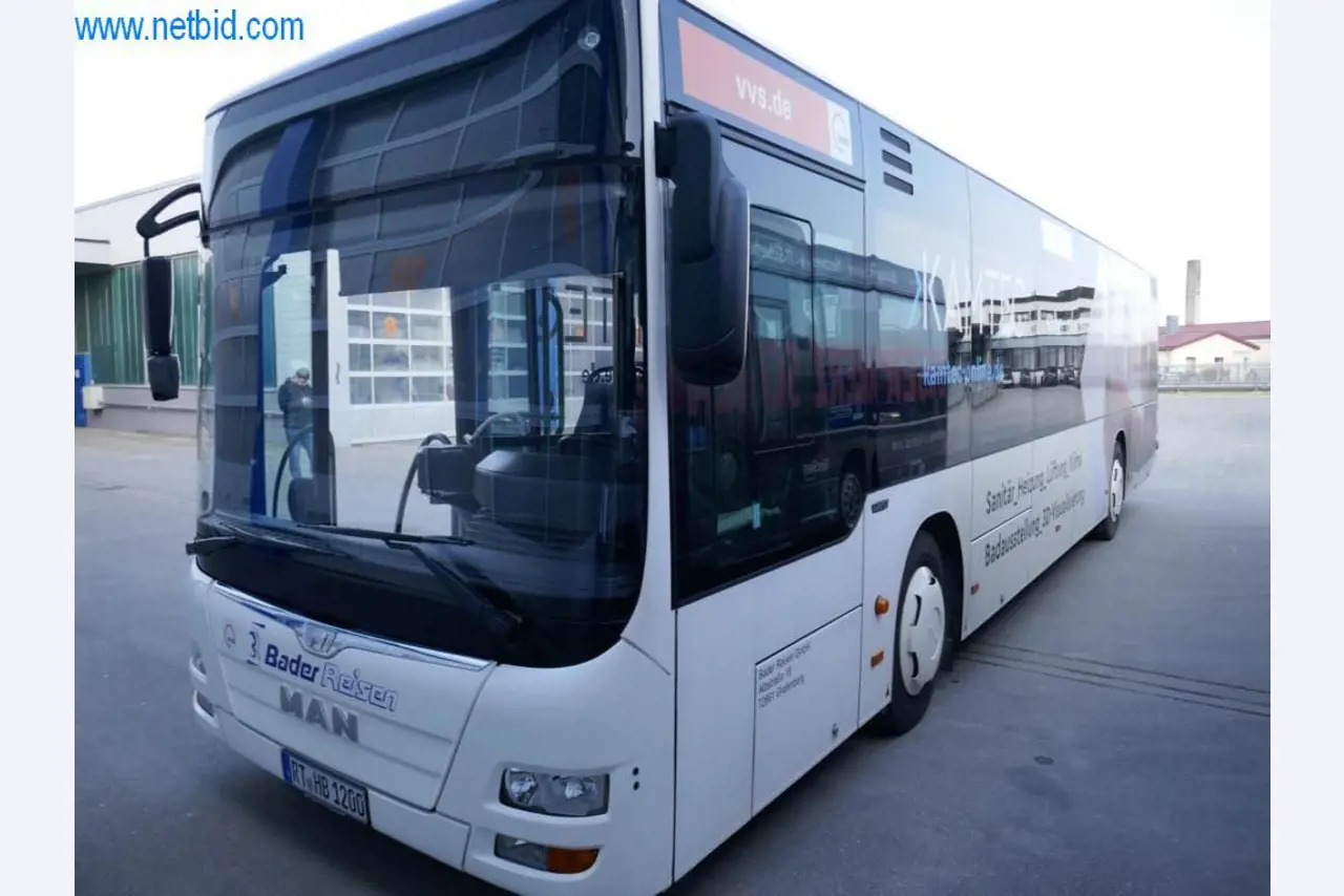 Autocarros em bom estado de conservação, reboques de transporte de autocarros, equipamento operacional e comercial-1