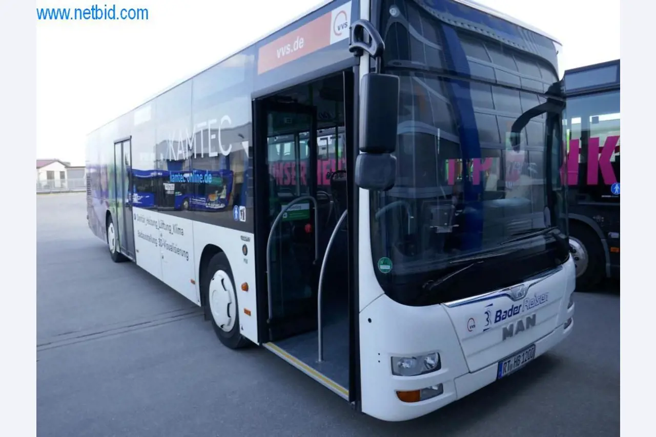 Autocarros em bom estado de conservação, reboques de transporte de autocarros, equipamento operacional e comercial-2
