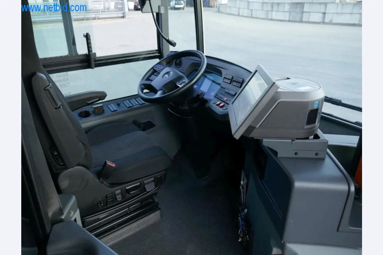 Autocarros em bom estado de conservação, reboques de transporte de autocarros, equipamento operacional e comercial-1