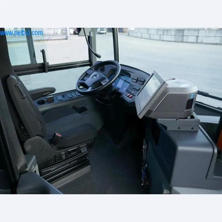 Autocarros em bom estado de conservação, reboques de transporte de autocarros, equipamento operacional e comercial-1