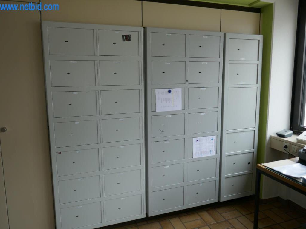 Gepflegte Linien- und Reisebusse, Bus-Transportanhänger, Betriebs- und Geschäftsausstattung-1