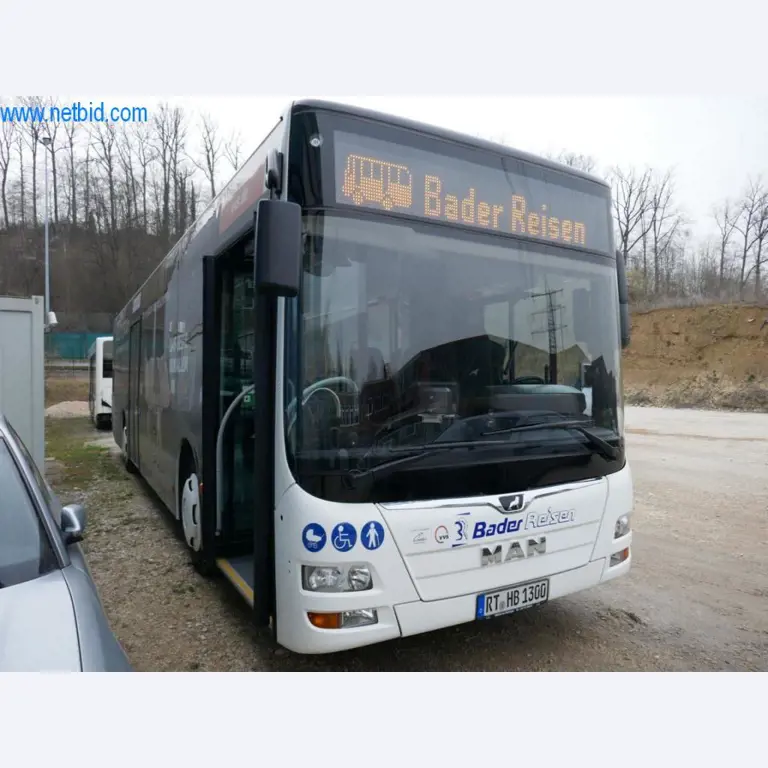 Autocarros em bom estado de conservação, reboques de transporte de autocarros, equipamento operacional e comercial-1