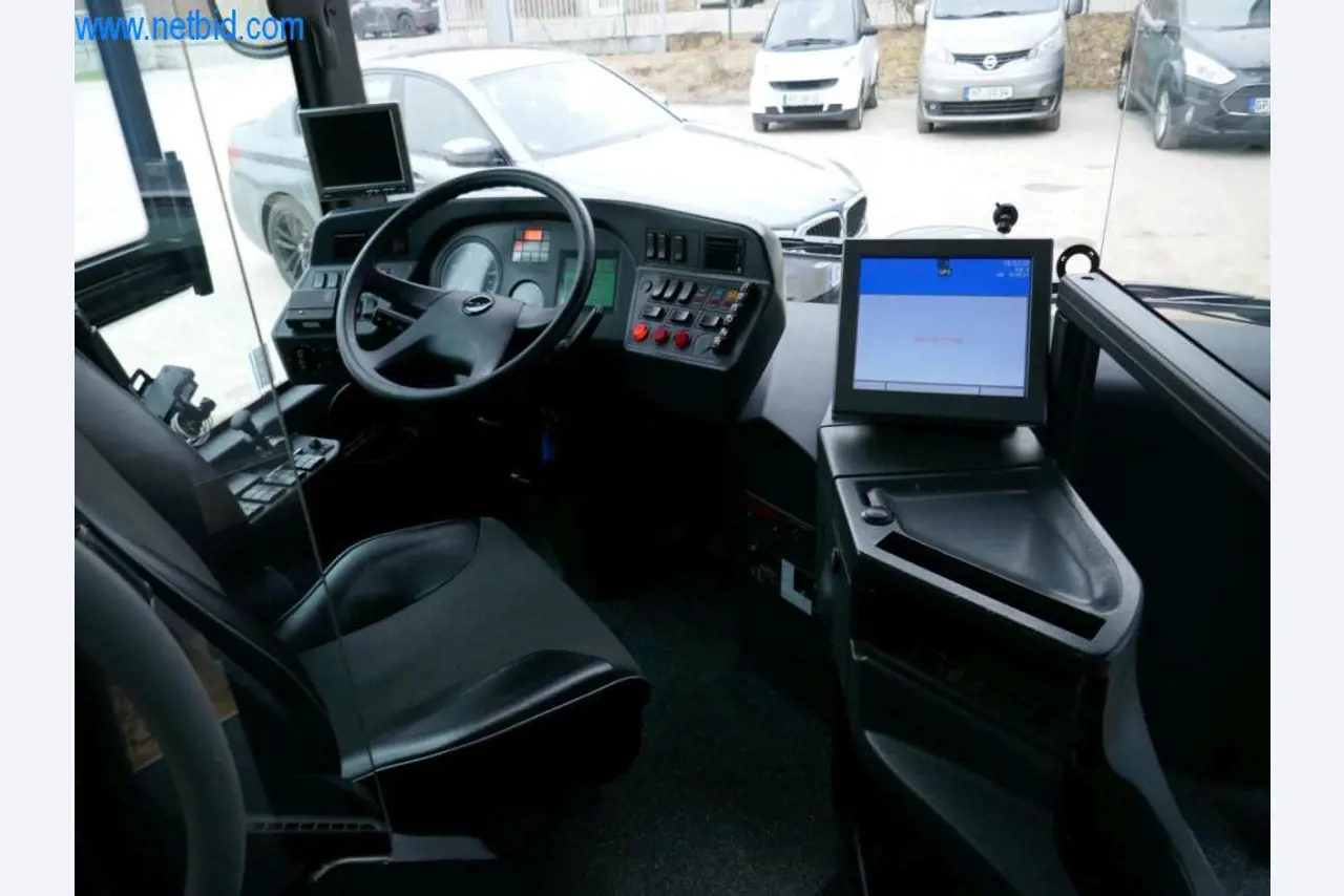 Autocarros em bom estado de conservação, reboques de transporte de autocarros, equipamento operacional e comercial-9