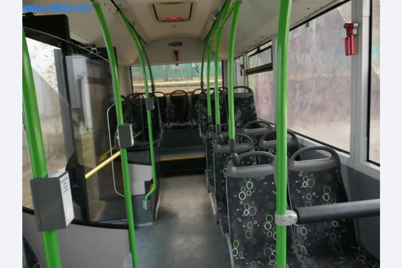 Gepflegte Linien- und Reisebusse, Bus-Transportanhänger, Betriebs- und Geschäftsausstattung-7