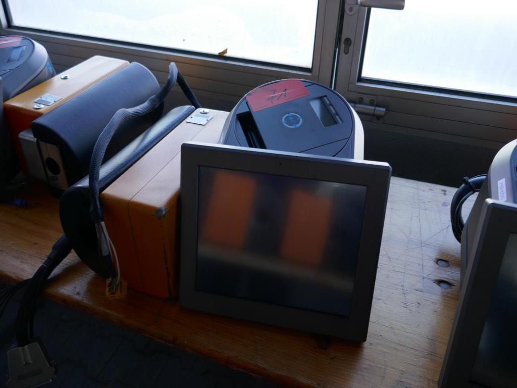 Autocarros em bom estado de conservação, reboques de transporte de autocarros, equipamento operacional e comercial-3