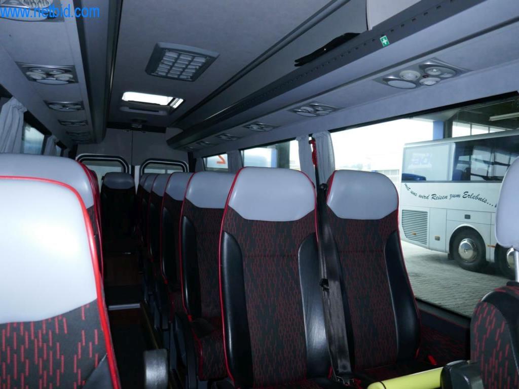 Dobro vzdrževani avtobusi, prikolice za prevoz avtobusov, operativna in poslovna oprema-11