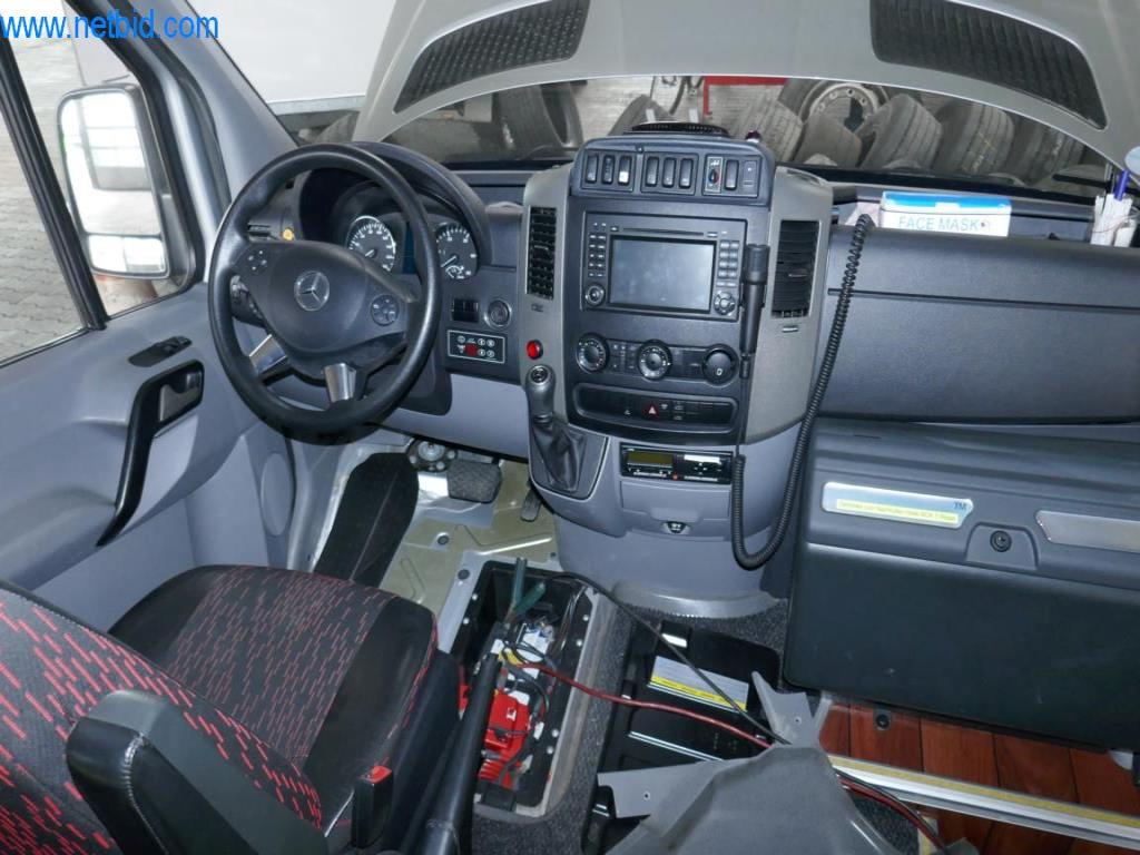 Dobro vzdrževani avtobusi, prikolice za prevoz avtobusov, operativna in poslovna oprema-13