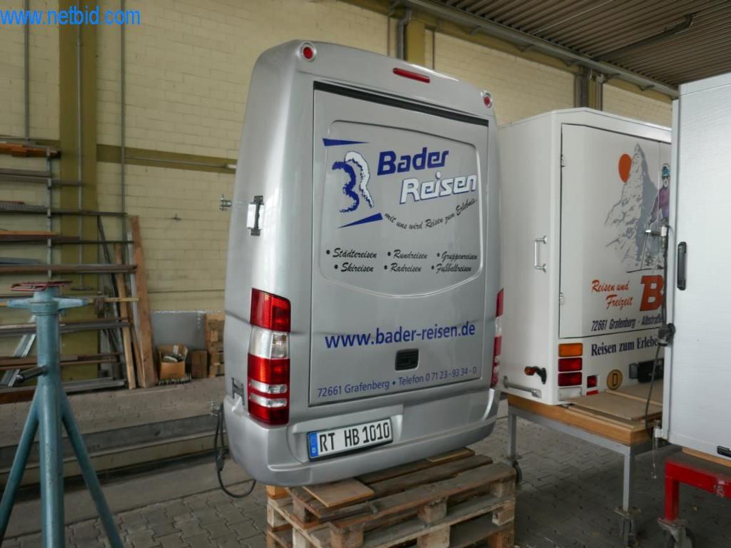 Dobro vzdrževani avtobusi, prikolice za prevoz avtobusov, operativna in poslovna oprema-2