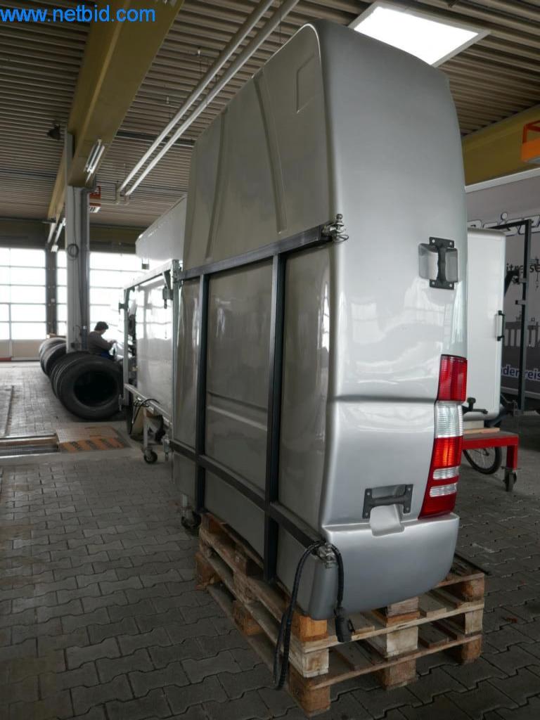 Dobro vzdrževani avtobusi, prikolice za prevoz avtobusov, operativna in poslovna oprema-5