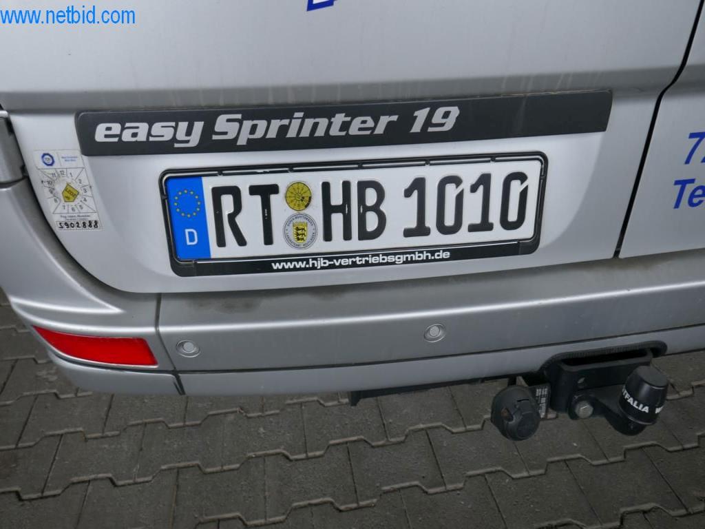 Dobro vzdrževani avtobusi, prikolice za prevoz avtobusov, operativna in poslovna oprema-6