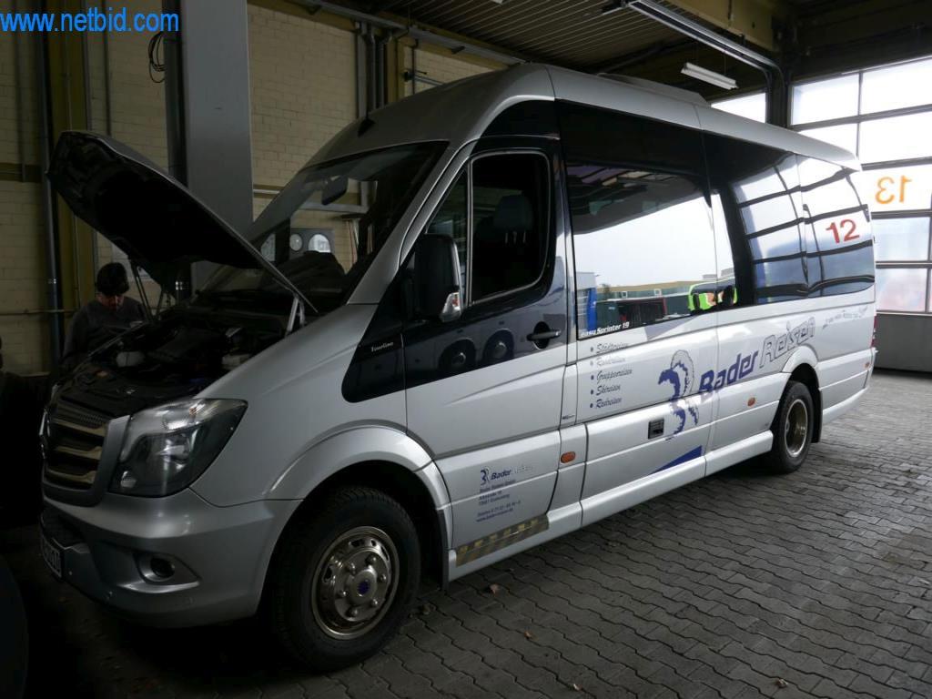 Dobro vzdrževani avtobusi, prikolice za prevoz avtobusov, operativna in poslovna oprema-7