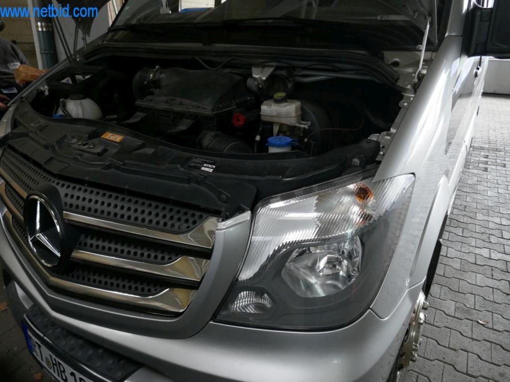 Dobro vzdrževani avtobusi, prikolice za prevoz avtobusov, operativna in poslovna oprema-8