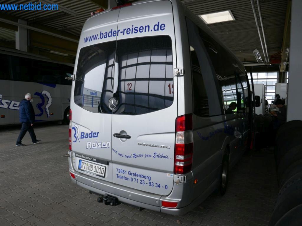 Dobro vzdrževani avtobusi, prikolice za prevoz avtobusov, operativna in poslovna oprema-9