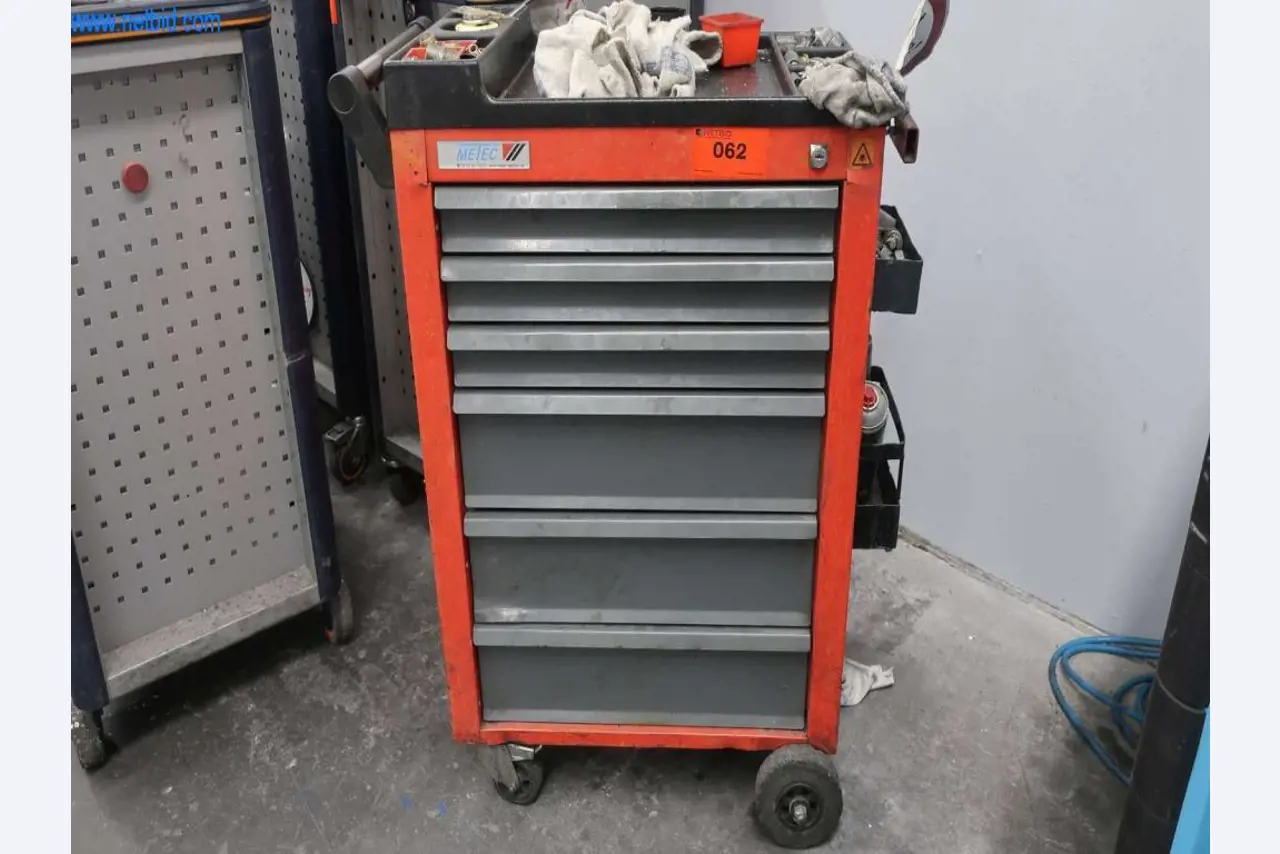 Sistemas de fundição injectada (Al/Mg) 480 - 1.050 toneladas,
Processamento mecânico, fabrico de ferramentas
-1