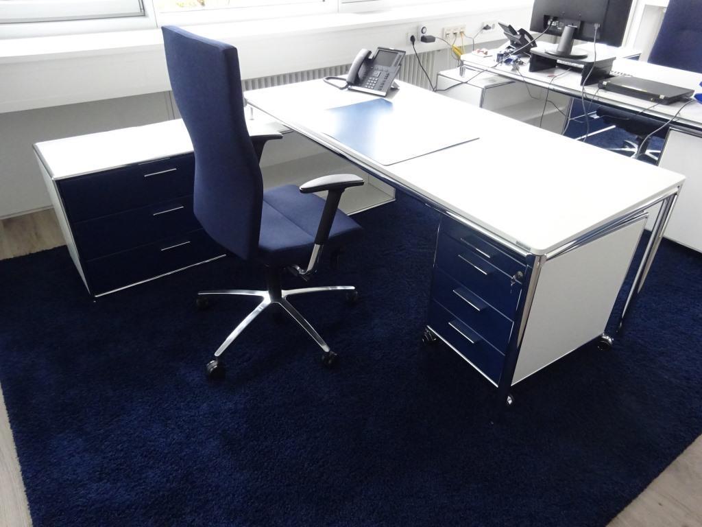 Hochwertige und sehr gepflegte Büroausstattung-13