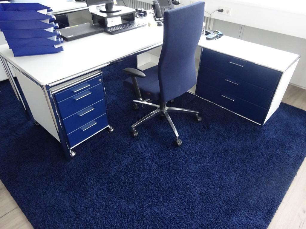 Hochwertige und sehr gepflegte Büroausstattung-20