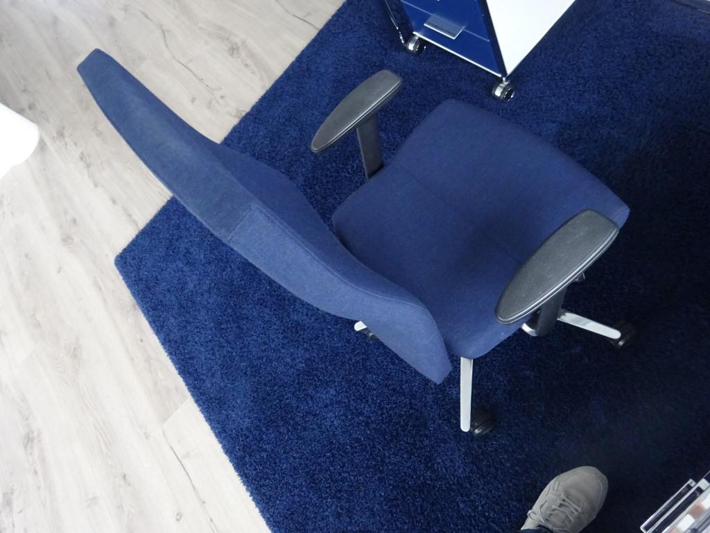 Hochwertige und sehr gepflegte Büroausstattung-23