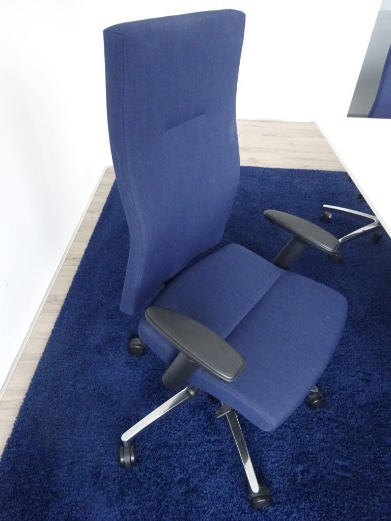 Hochwertige und sehr gepflegte Büroausstattung-39