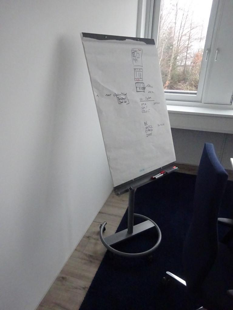 Hochwertige und sehr gepflegte Büroausstattung-40