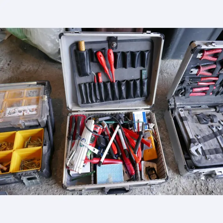 Transporter, PKW-Anhänger sowie div. Handwerkzeuge-35