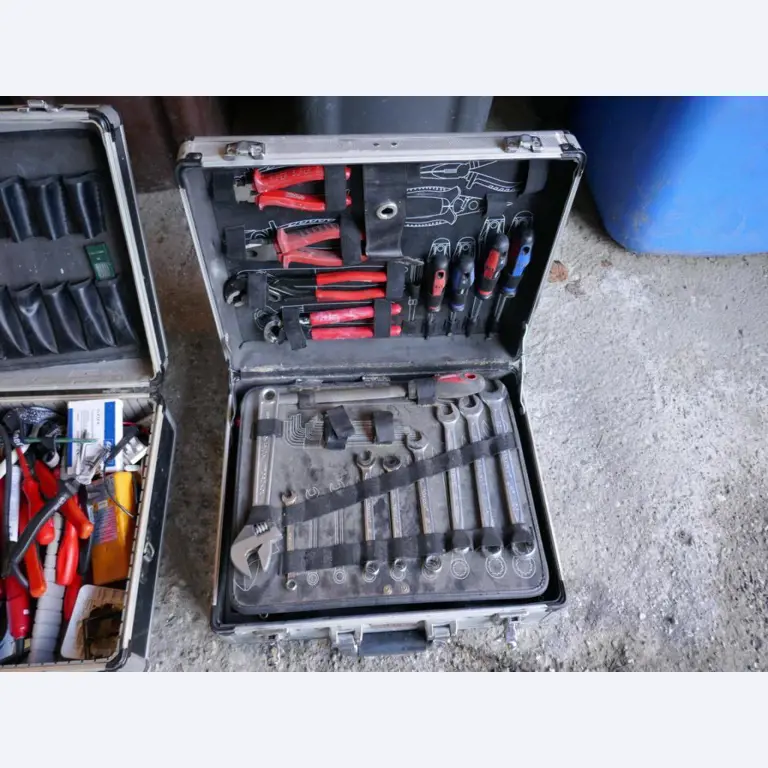 Transporter, PKW-Anhänger sowie div. Handwerkzeuge-36