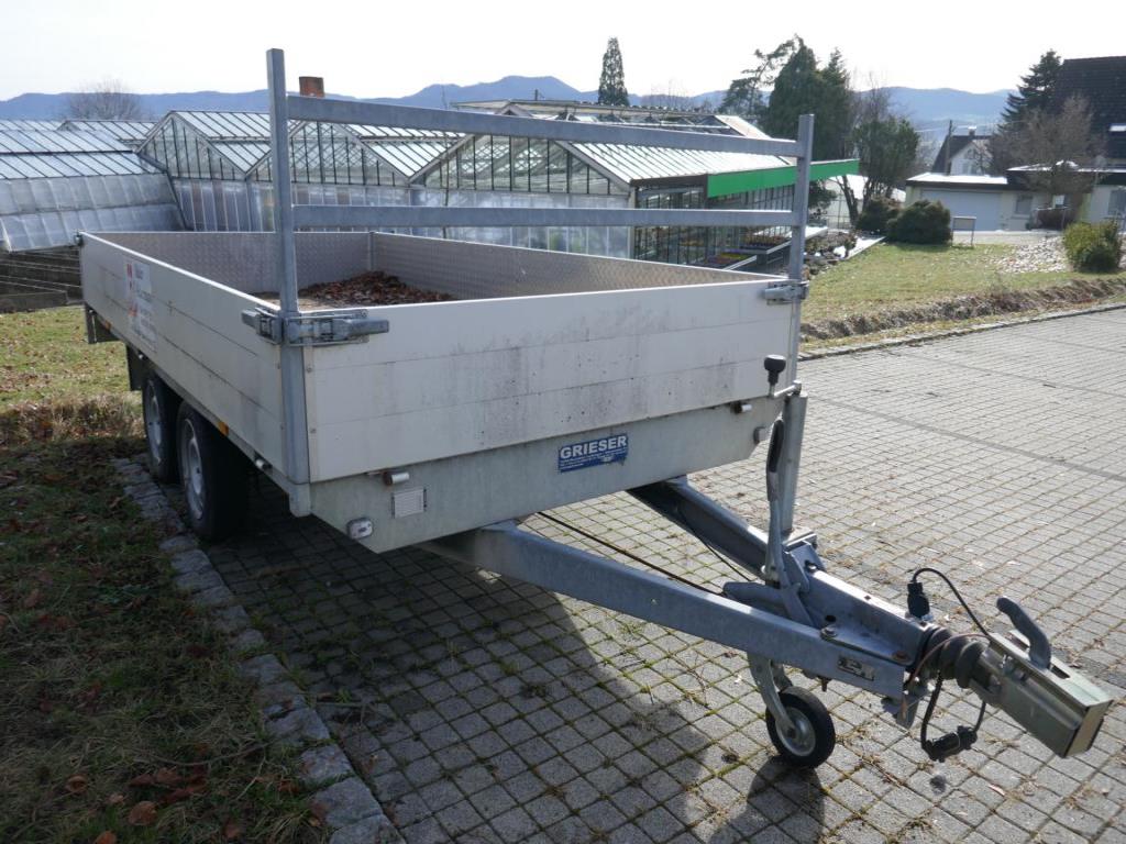 Van, car trailer and various hand tools-39