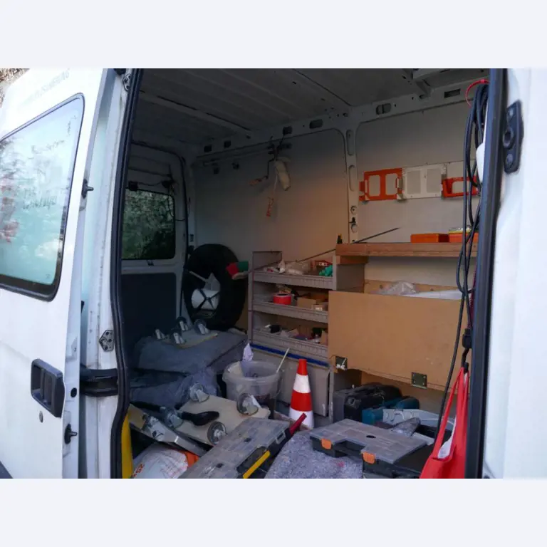 Transporter, PKW-Anhänger sowie div. Handwerkzeuge-45