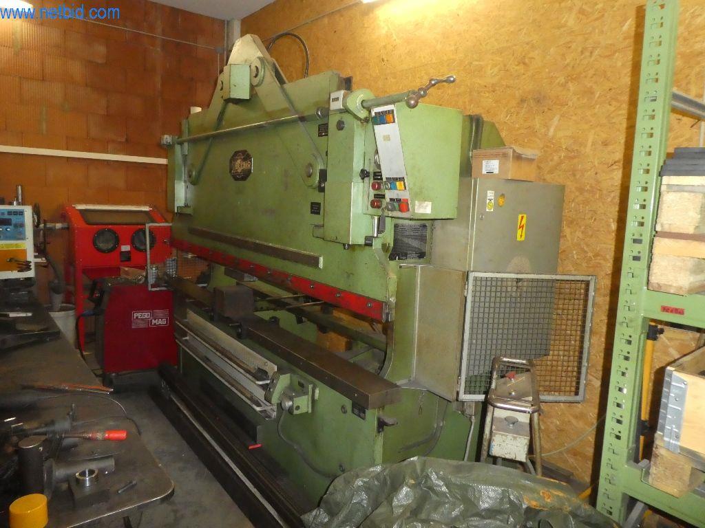 Sprzęt operacyjny i biurowy-38