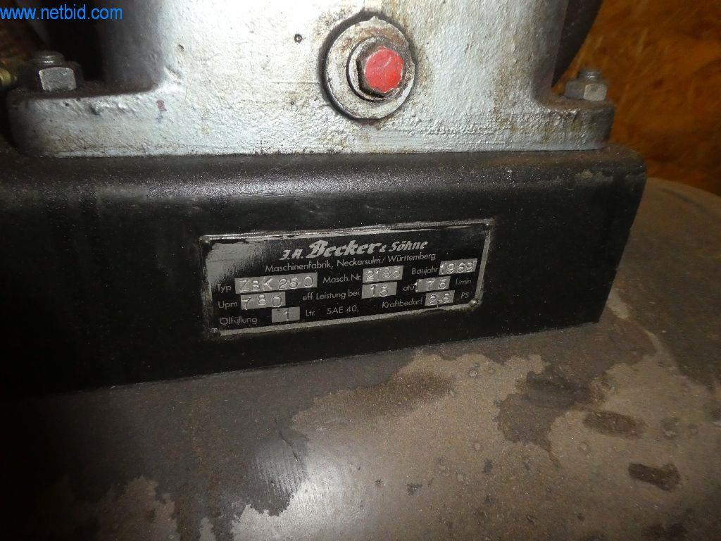 Sprzęt operacyjny i biurowy-51