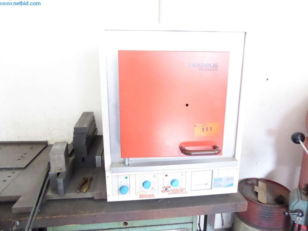 Máquinas, equipamento operacional e de escritório bem conservados
-1