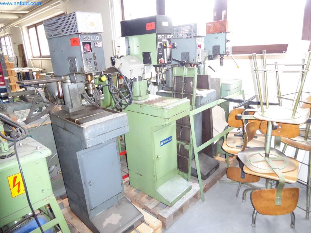 Dobře udržované stroje, provozní a kancelářské vybavení
-1