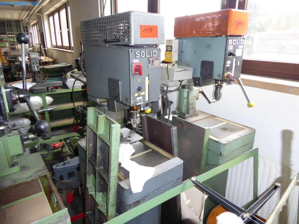 Dobře udržované stroje, provozní a kancelářské vybavení
-2