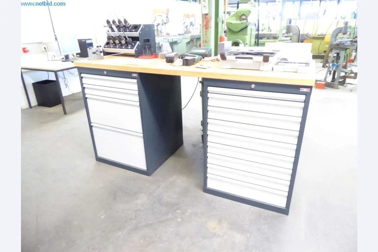 Máquinas, equipamento operacional e de escritório bem conservados
-1