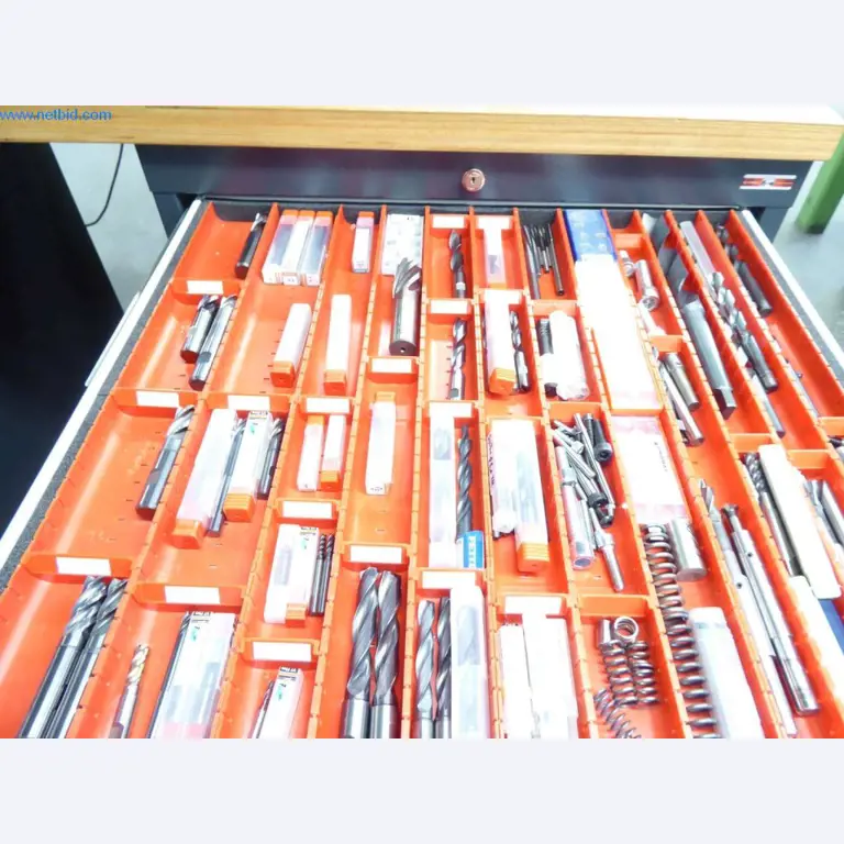 Máquinas, equipamento operacional e de escritório bem conservados
-5