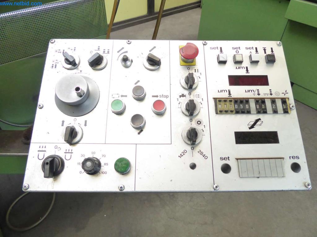 Dobře udržované stroje, provozní a kancelářské vybavení
-2