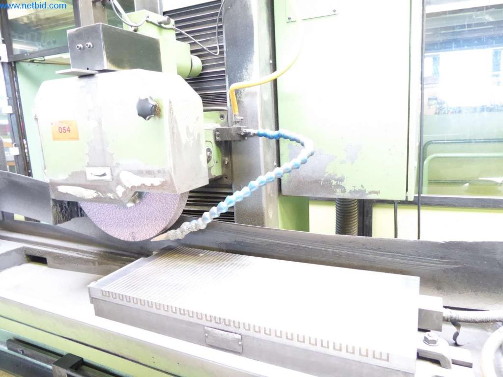 Dobře udržované stroje, provozní a kancelářské vybavení
-4