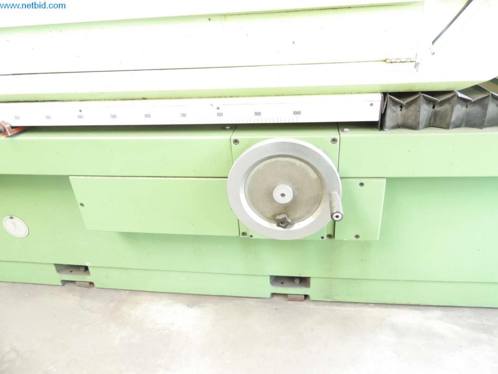 Dobře udržované stroje, provozní a kancelářské vybavení
-4