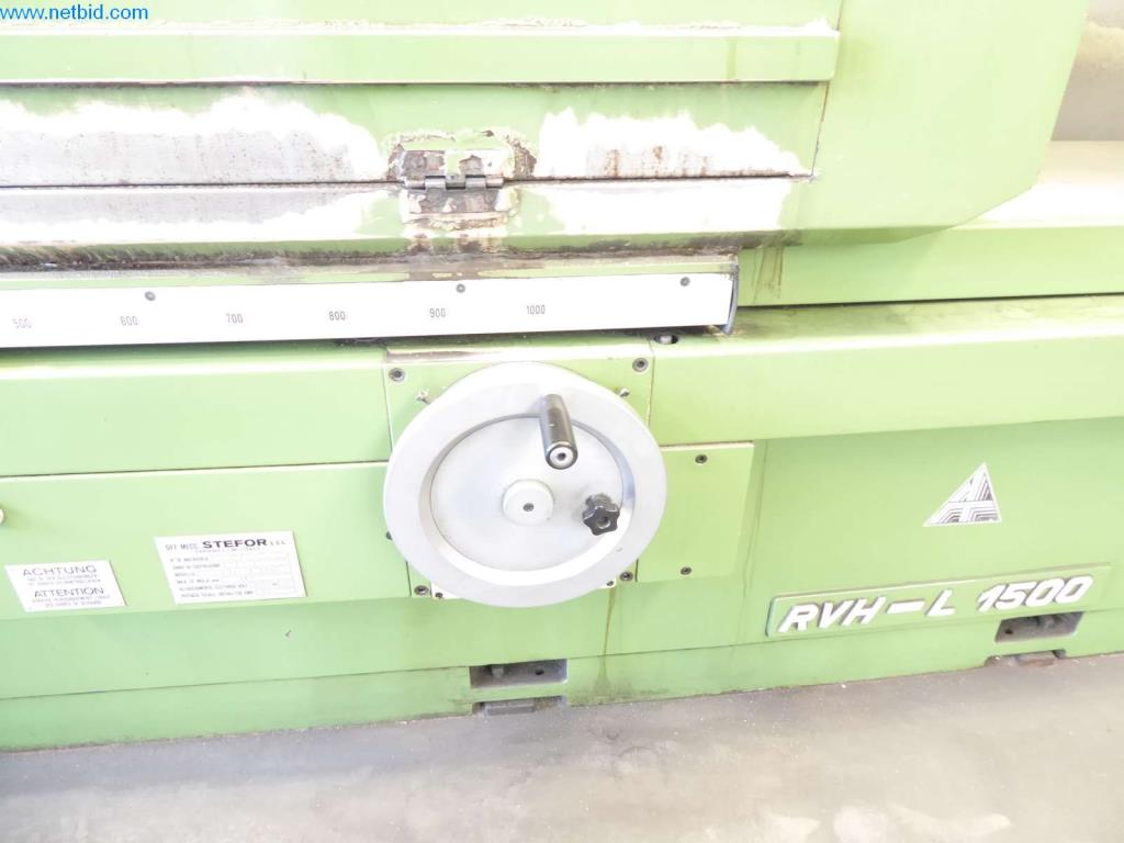 Dobře udržované stroje, provozní a kancelářské vybavení
-4