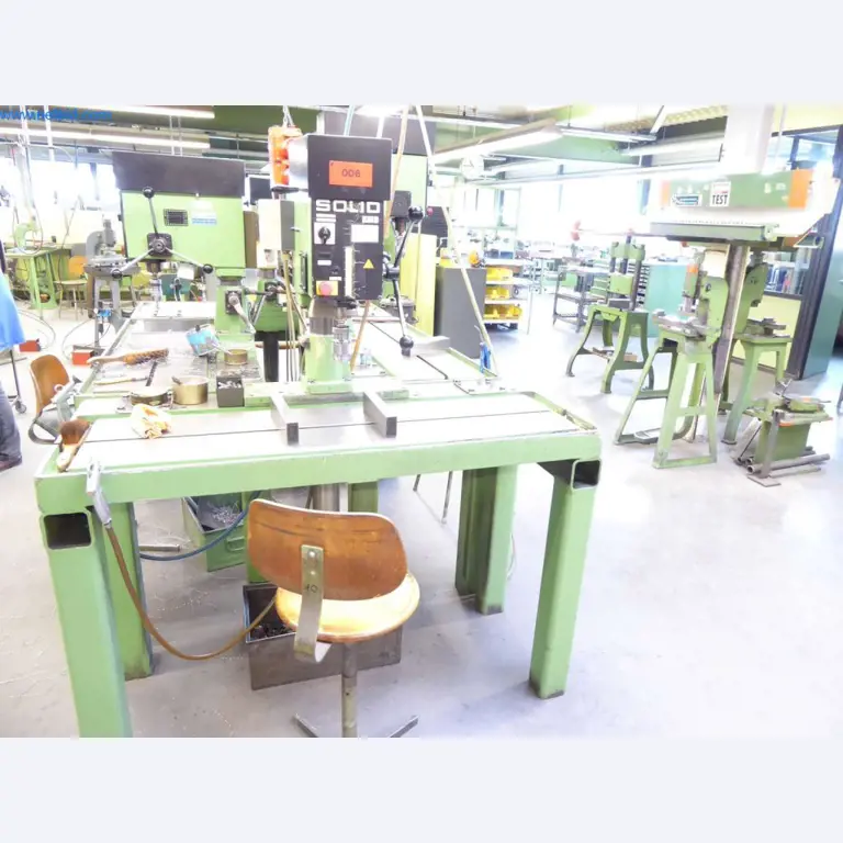 Máquinas, equipamento operacional e de escritório bem conservados
-1