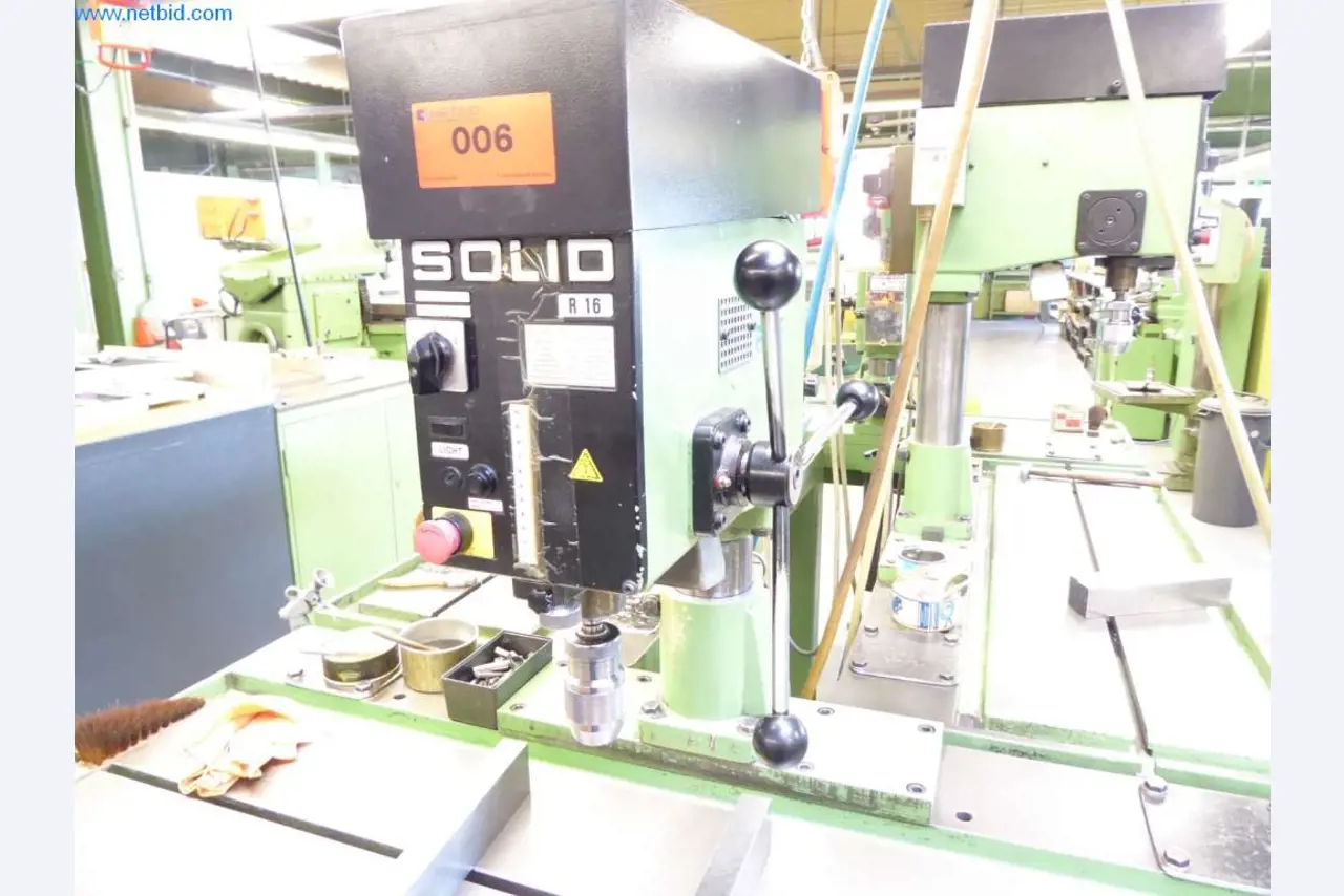 Máquinas, equipamento operacional e de escritório bem conservados
-2