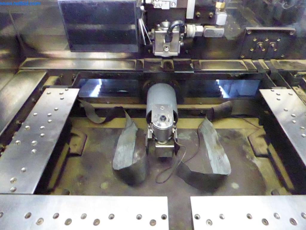 Dobře udržované stroje, provozní a kancelářské vybavení
-4